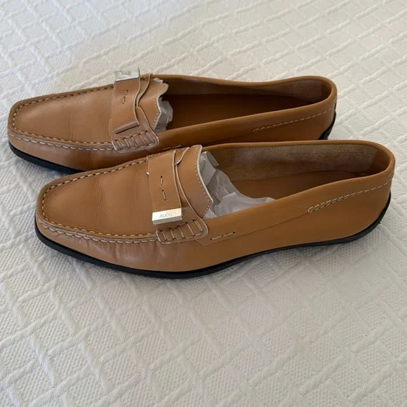 Tod’s Calfskin Driving Loafer - Picture 2 of 9